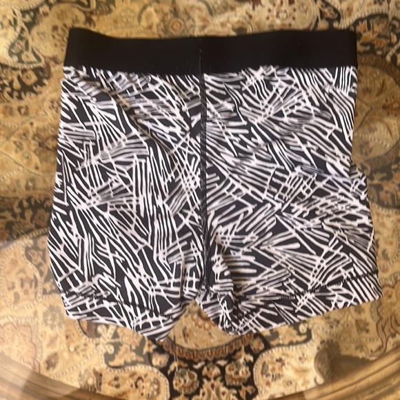 Black and white (zebra) shorts - Picture 2 of 2